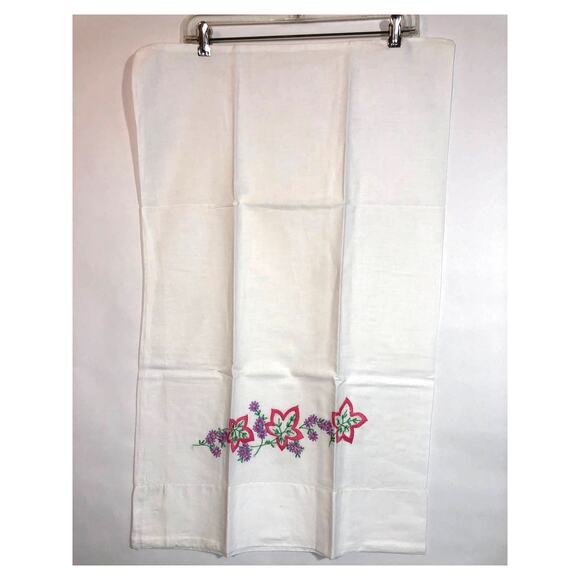 Vintage Pillowcase Set Embroidered Flowers Leaves Boho 19 x 30 Queen White - Picture 8 of 13